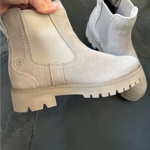 NWOT Ariat Women's Cream Ankle Boots